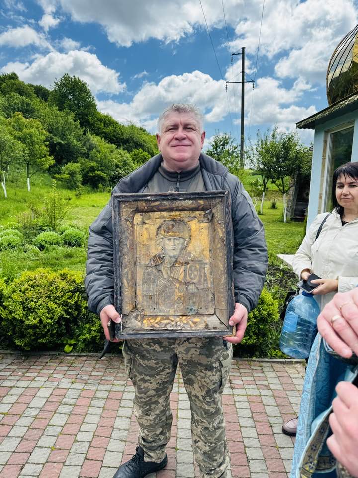 У Монастириськах встановили ікону з фронту біля джерела Матері Божої Всецариці (фото)