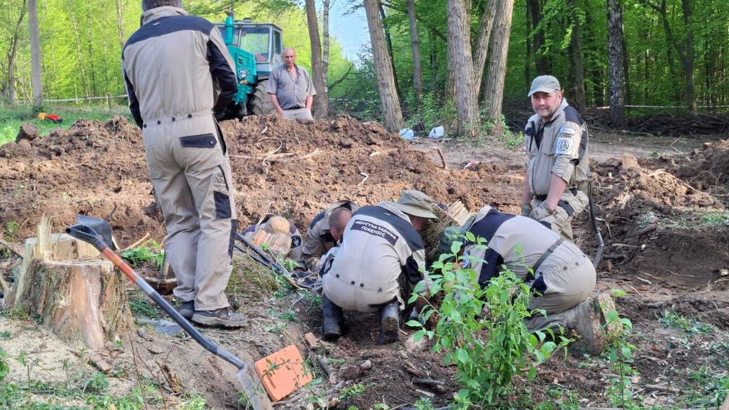 Мінкульт спростовує фейк про зупинку ексгумаційних робіт у Садовому на Тернопільщині