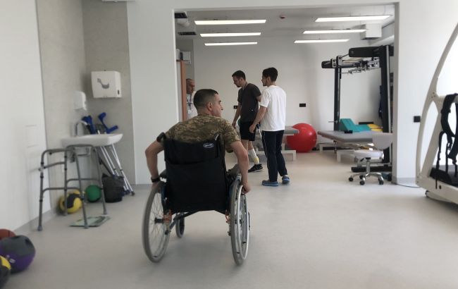 У Заліщиках модернізують реабілітаційне відділення для військових (фото)