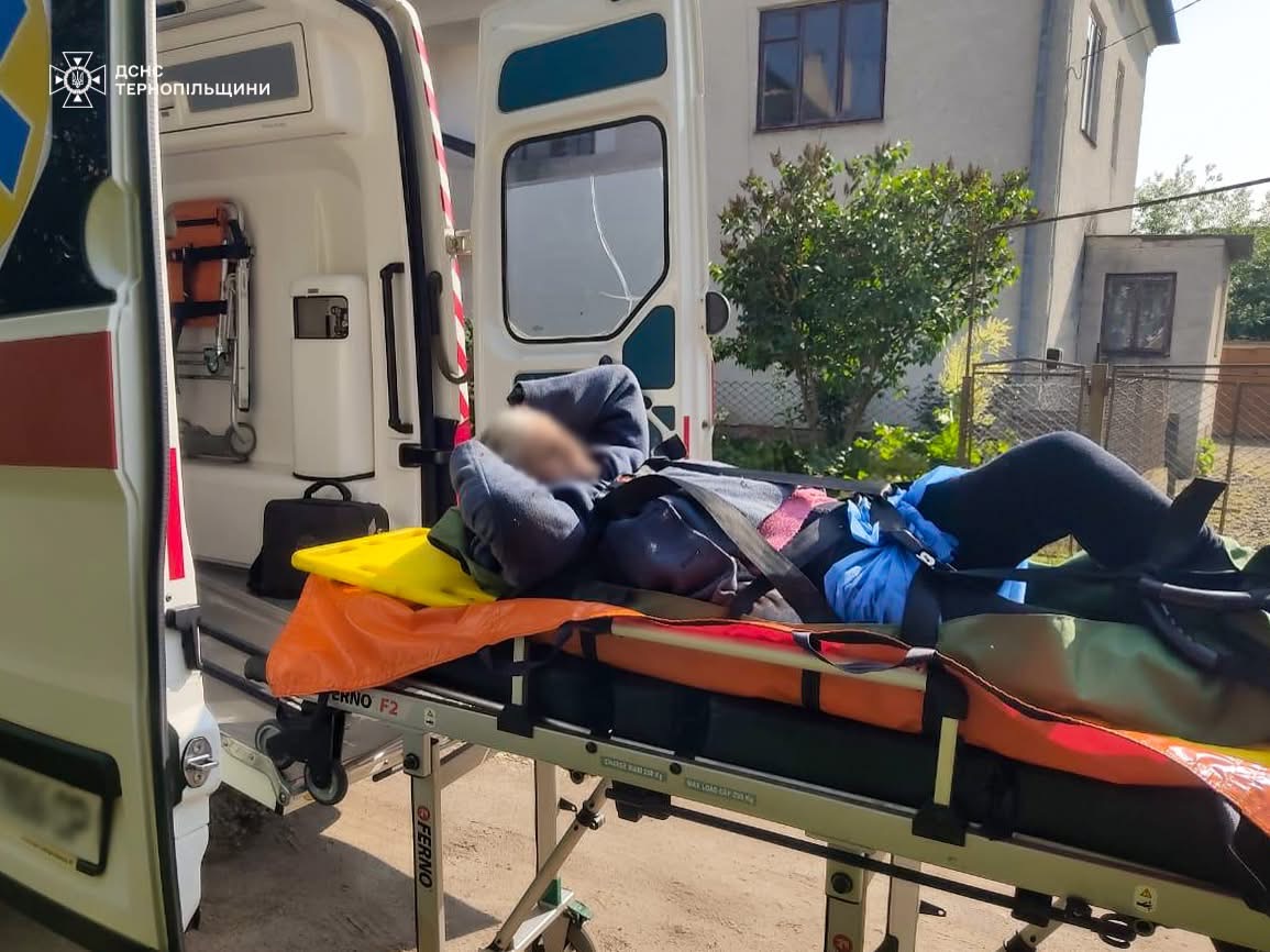 У Бережанах рятувальники визволили жінку з підвалу