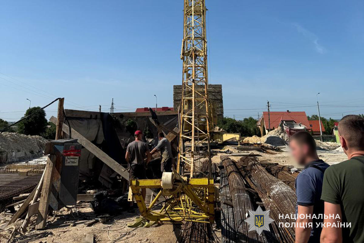 У Кременці під час будівництва багатоповерхівки впала стріла баштового крана 