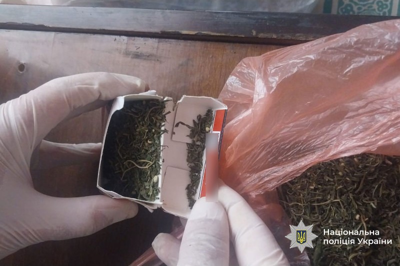 У Заліщиках чоловіку оголосили підозру за збут наркотиків