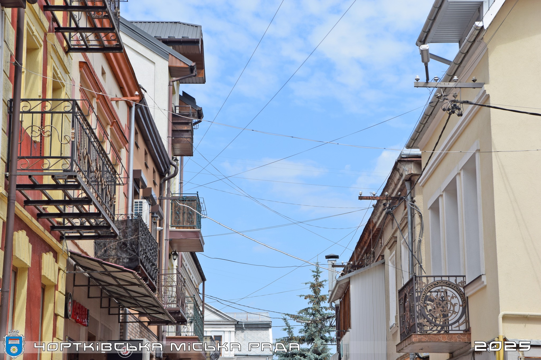Шматько зустрінеться з провайдерами. У Чорткові планують прибрати кабелі над головою