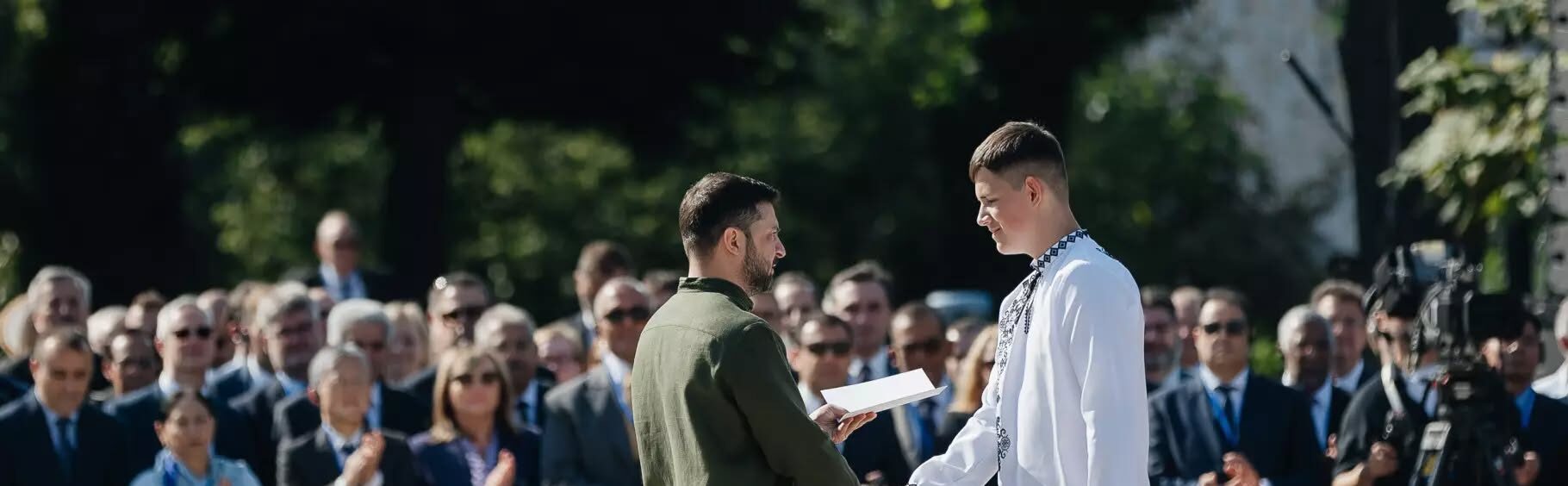 Син Героя з Тернопільщини отримав паспорт із рук Президента України