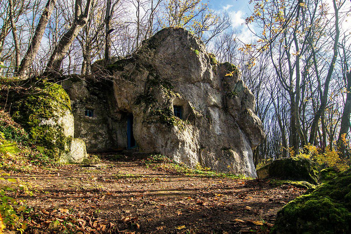 Справжній крінж. На Тернопільщині місцеві мешканці і чиновники спотворили Печеру відлюдника