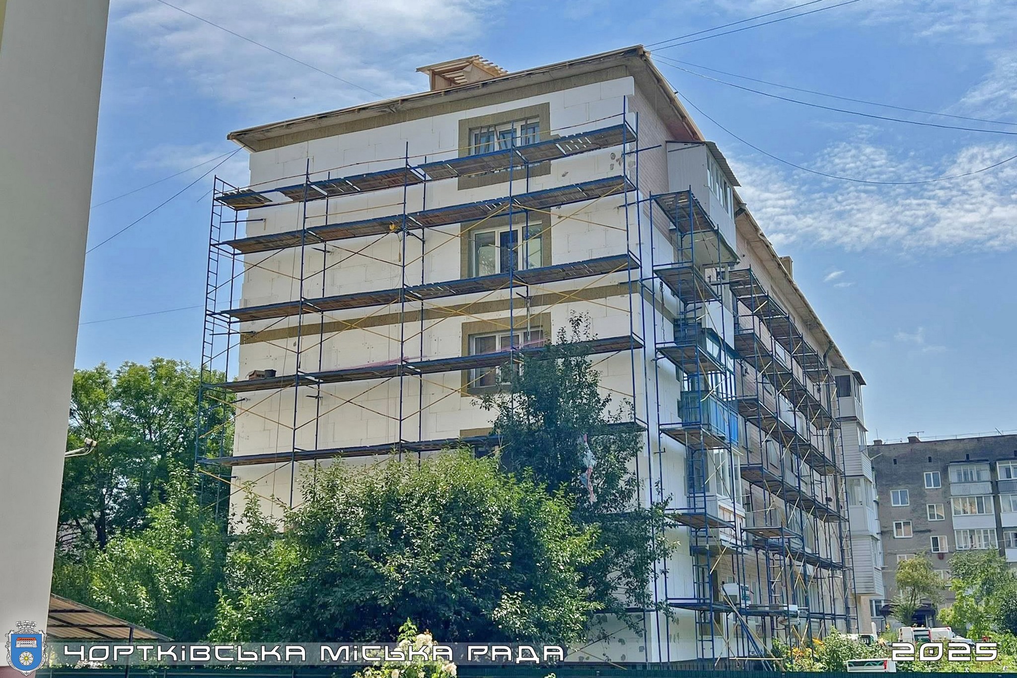 У Чорткові утеплюють ще один будинок за державною програмою