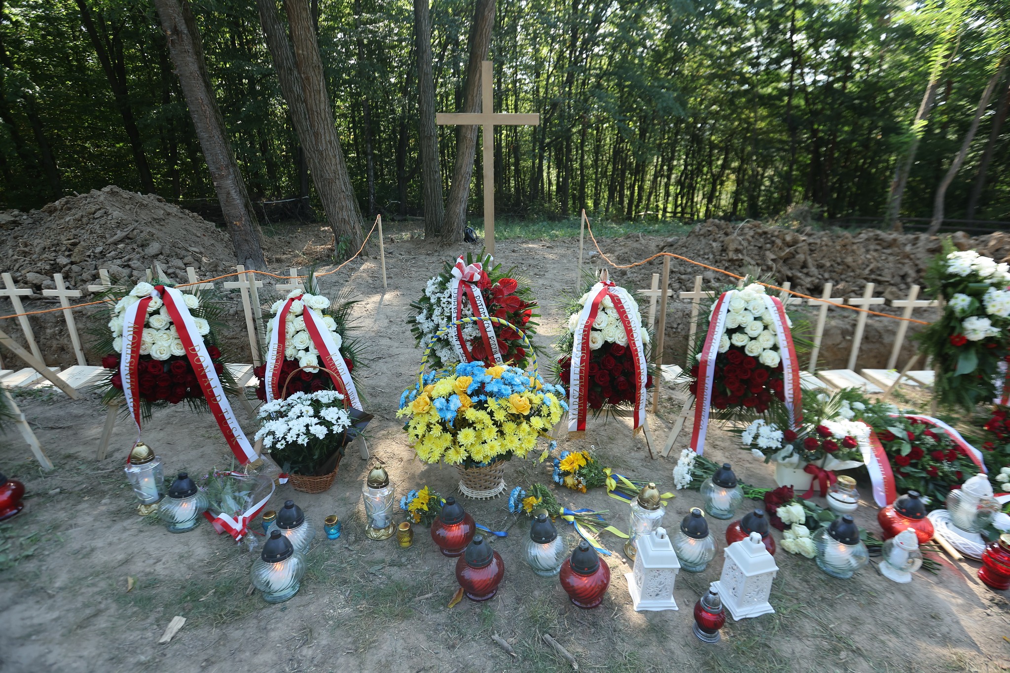 На Тернопільщині перепоховали останки 42 жертв Другої світової війни, виявлені в селі Пужники