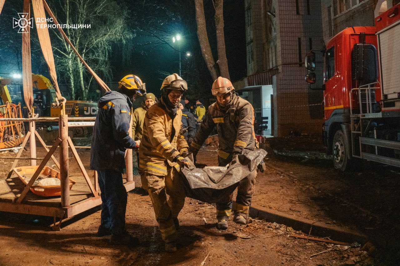 Тернопіль: кількість загиблих зросла, рятувальні роботи тривають
