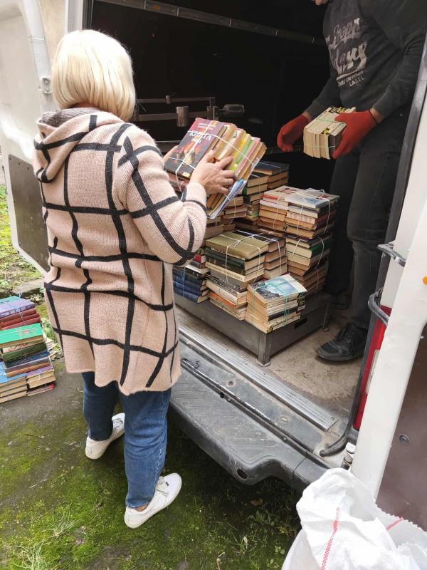 Тернополяни здають російські книжки, щоб купити українські й допомогти військовим