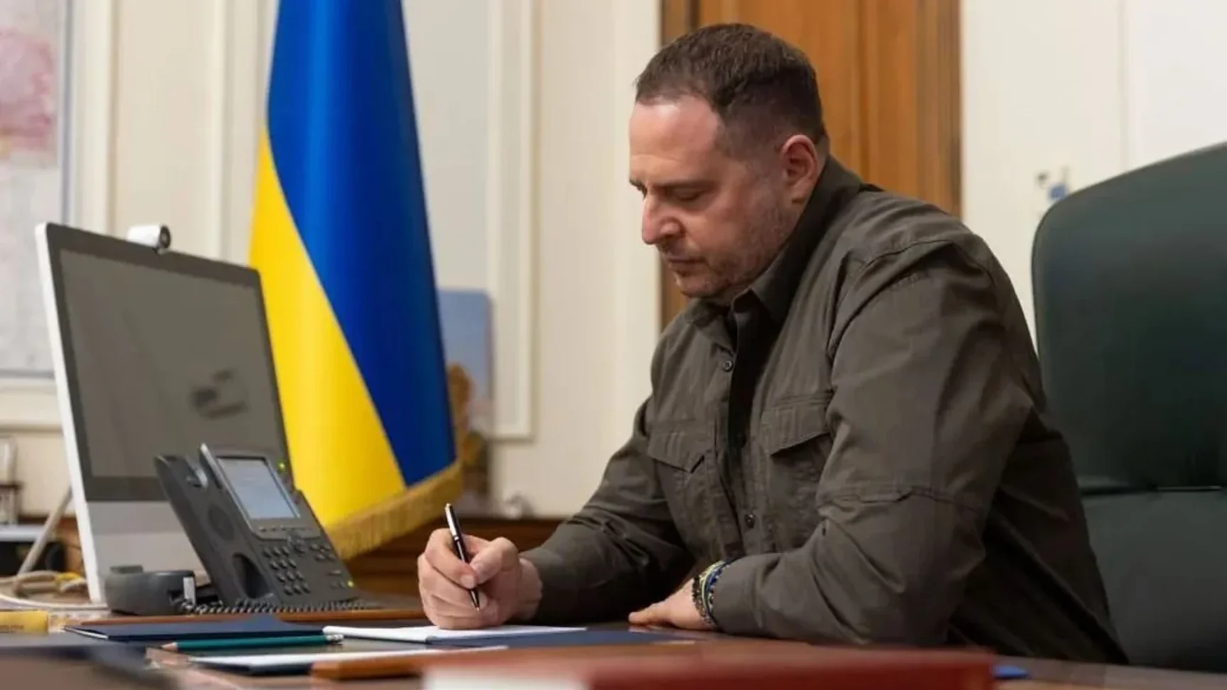 Єрмак нібито домагався відставки Малюка, бо він «прогледів» операцію «Мідас» — УП