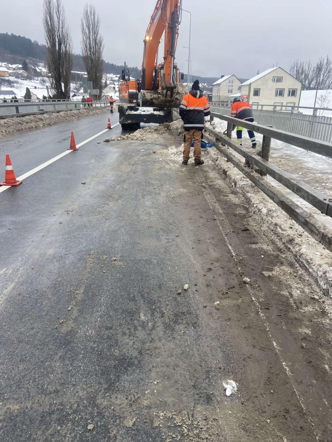 На дорогах Тернопільщини працює 50 одиниць техніки