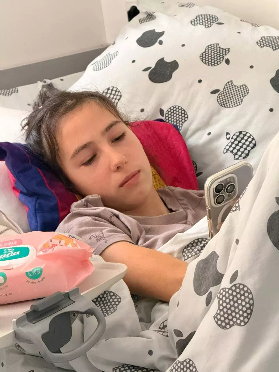 16-річна Єва, яка вижила після ракетного удару по Тернополю, готується до реконструкції руки і мріє знову грати у футбол