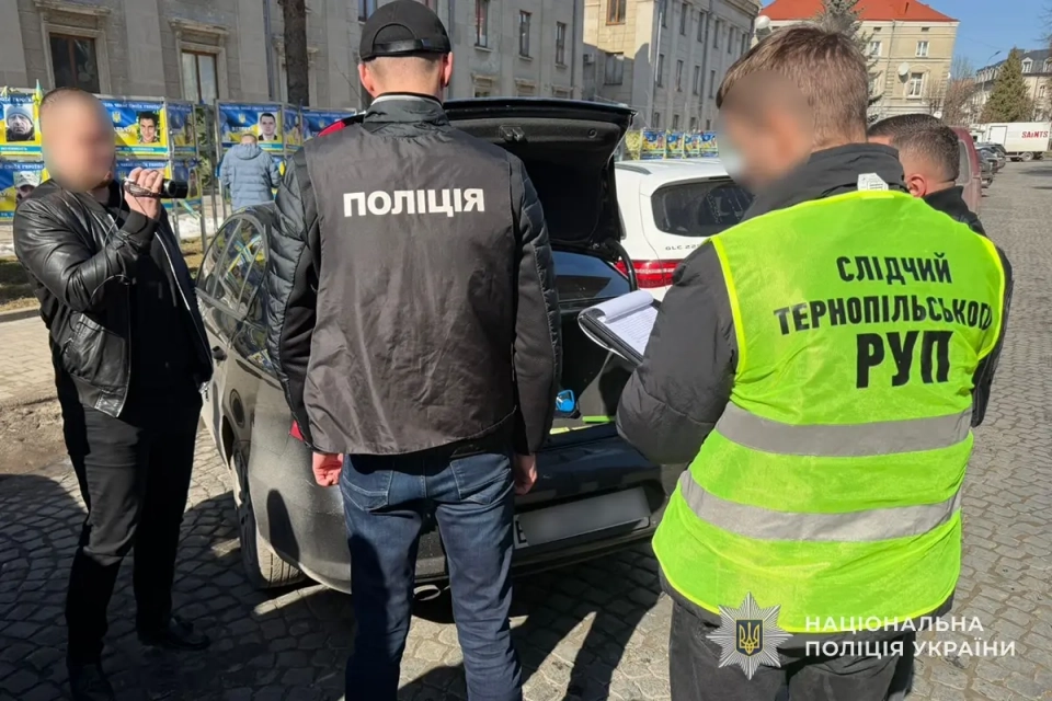 На Тернопільщині затримали юристку на хабарі в три тисячі доларів за «вирішення питання з ТЦК»