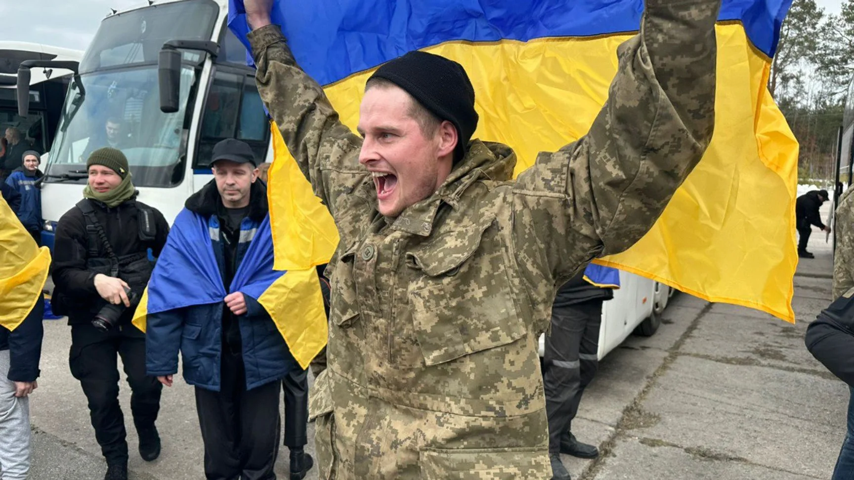 Ще 302 українці звільнені з російського полону: відбувся другий етап великого обміну