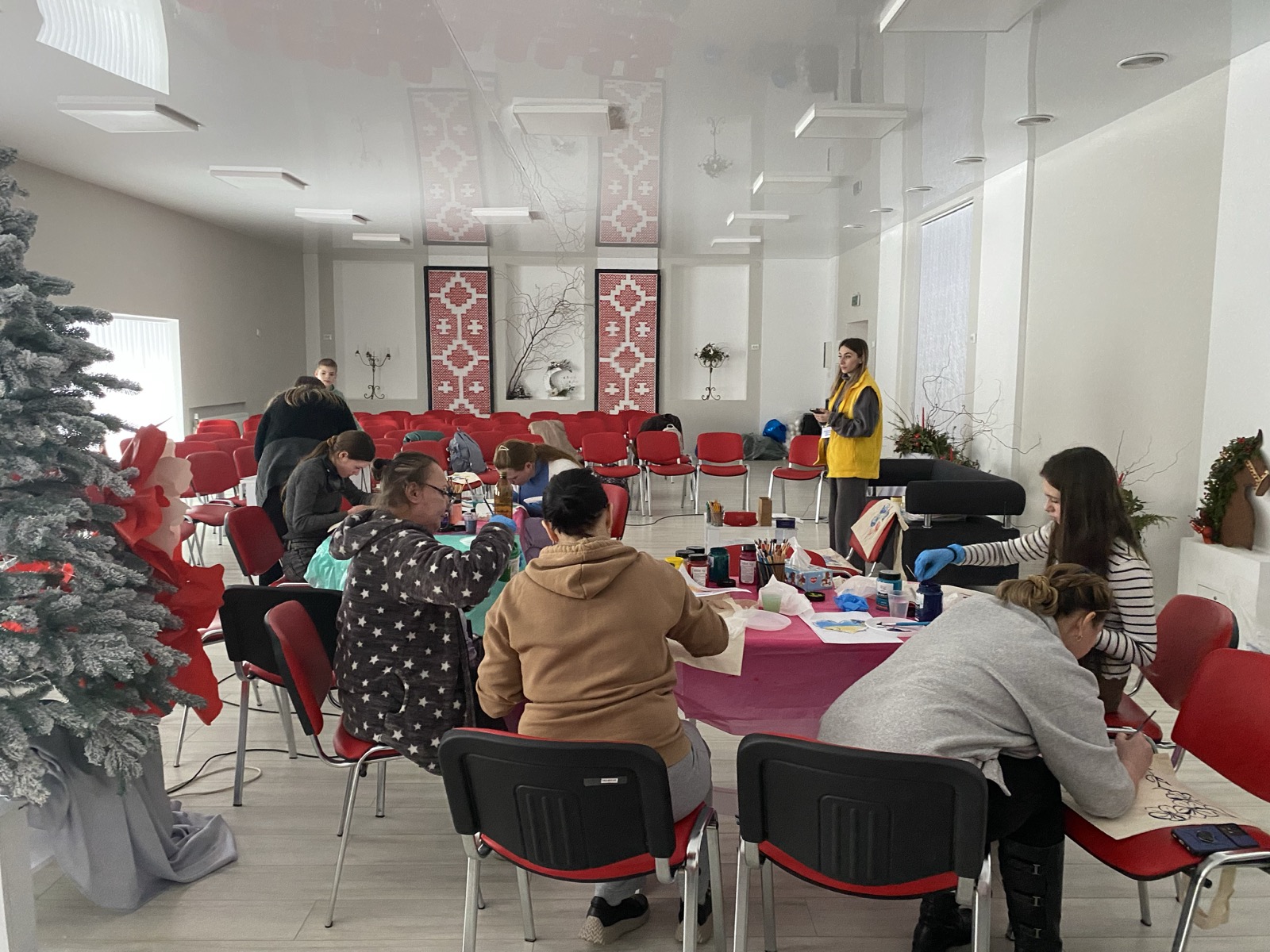 Як працює допомога для ВПО на Тернопільщині та Запоріжжі